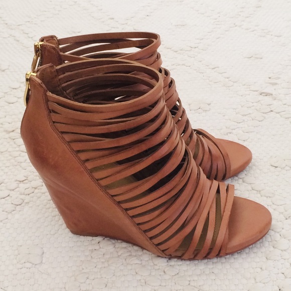 VINCE CAMUTO Leather Strap Shoes - Picture 5 of 15